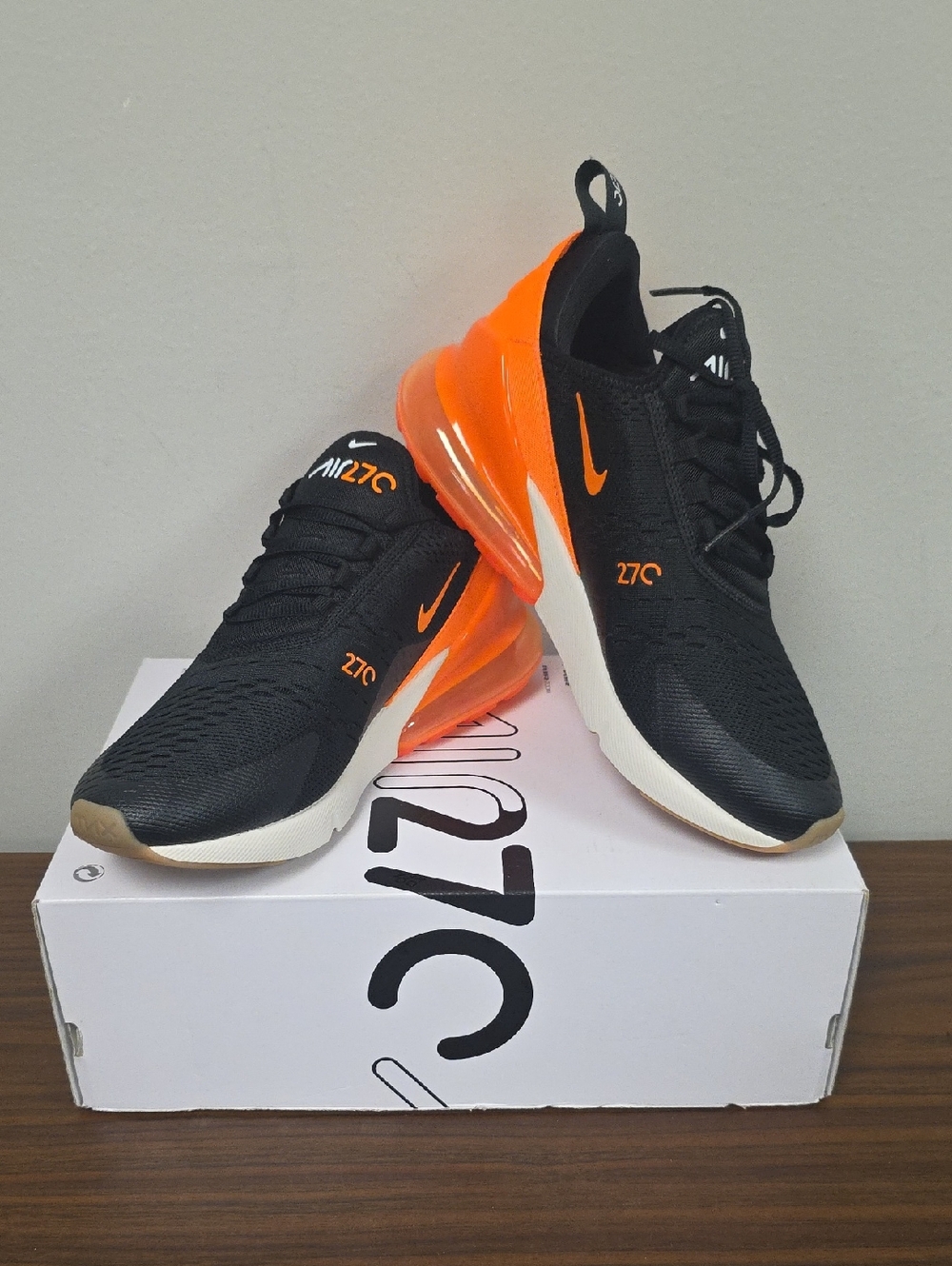 Nike Air Max 270 Black/Total Orange Size Men's 9/Women's 10.5 AH8050-030 New